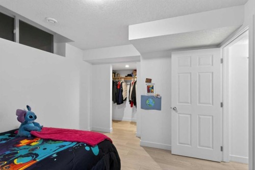 9 Westridge Way, Okotoks, AB - Indoor Photo Showing Bedroom