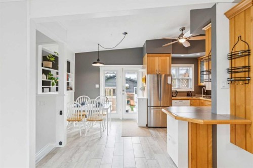 10651 Shillington Crescent Sw, Calgary, AB - Indoor Photo Showing Other Room