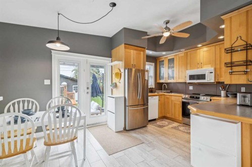 10651 Shillington Crescent Sw, Calgary, AB - Indoor Photo Showing Kitchen