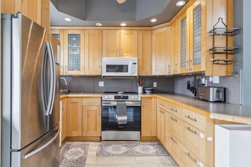 10651 Shillington Crescent Sw, Calgary, AB - Indoor Photo Showing Kitchen