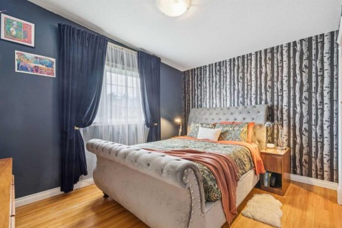 10651 Shillington Crescent Sw, Calgary, AB - Indoor Photo Showing Bedroom
