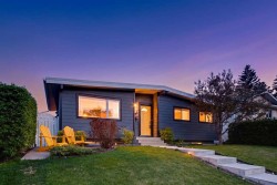 10651 Shillington Crescent SW Calgary, AB T2W 0N8