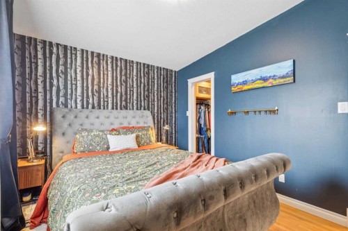 10651 Shillington Crescent Sw, Calgary, AB - Indoor Photo Showing Bedroom