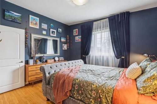 10651 Shillington Crescent Sw, Calgary, AB - Indoor Photo Showing Bedroom