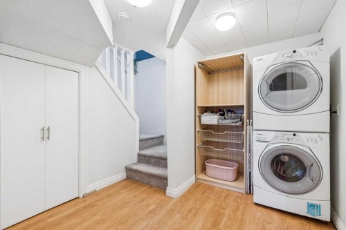 10651 Shillington Crescent Sw, Calgary, AB - Indoor Photo Showing Laundry Room
