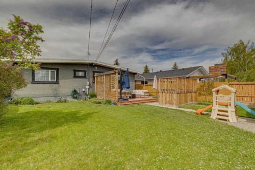 10651 Shillington Crescent Sw, Calgary, AB - Outdoor