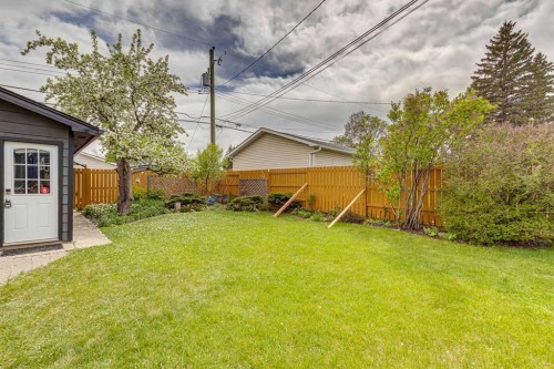 10651 Shillington Crescent Sw, Calgary, AB - Outdoor