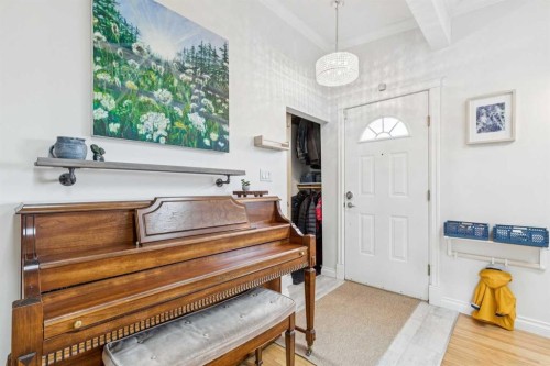 10651 Shillington Crescent Sw, Calgary, AB - Indoor Photo Showing Other Room