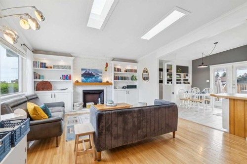 10651 Shillington Crescent Sw, Calgary, AB - Indoor With Fireplace