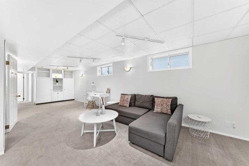 1811 24 Avenue Nw, Calgary, AB 