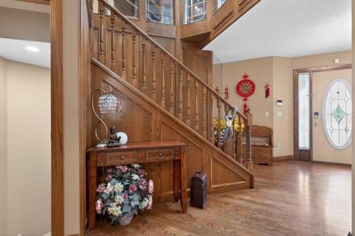 935 Shawnee Drive Sw, Calgary, AB - Indoor Photo Showing Other Room