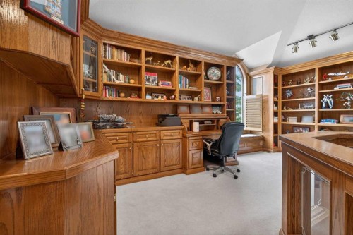 935 Shawnee Drive Sw, Calgary, AB - Indoor Photo Showing Office