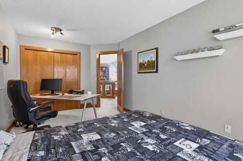 935 Shawnee Drive Sw, Calgary, AB - Indoor Photo Showing Office