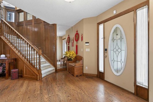 935 Shawnee Drive Sw, Calgary, AB - Indoor Photo Showing Other Room