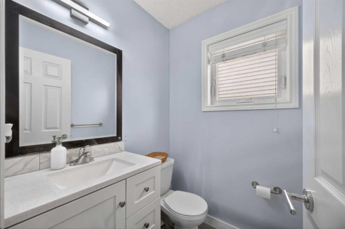 35 Erin Green Place Se, Calgary, AB - Indoor Photo Showing Bathroom