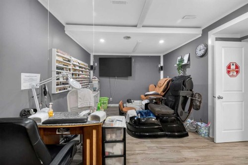 35 Erin Green Place Se, Calgary, AB - Indoor Photo Showing Other Room