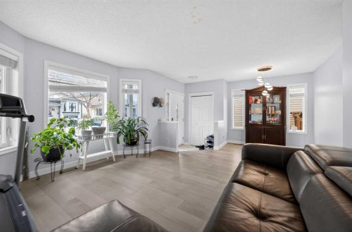 35 Erin Green Place Se, Calgary, AB - Indoor Photo Showing Living Room