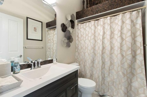 654 Lakeside Drive, Rural Vulcan County, AB - Indoor Photo Showing Bathroom