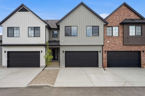 902-201 Cooperswood Green SW Airdrie, AB T3B 3Y6