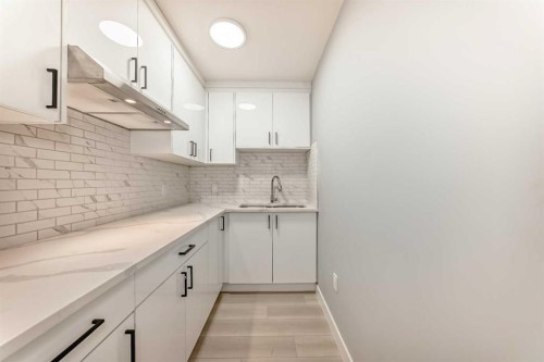 58 Bridleridge Green Sw, Calgary, AB - Indoor Photo Showing Kitchen