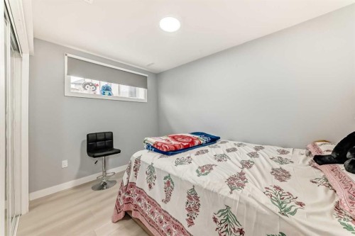 58 Bridleridge Green Sw, Calgary, AB - Indoor Photo Showing Bedroom