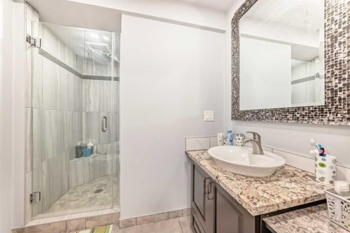 58 Bridleridge Green Sw, Calgary, AB - Indoor Photo Showing Bathroom