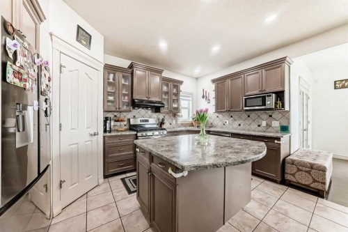 58 Bridleridge Green Sw, Calgary, AB - Indoor Photo Showing Kitchen