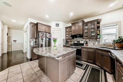 58 Bridleridge Green Sw, Calgary, AB - Indoor Photo Showing Kitchen