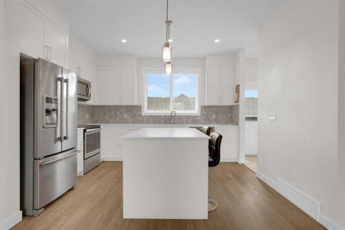 59 D'Arcy Boulevard, Okotoks, AB - Indoor Photo Showing Kitchen With Stainless Steel Kitchen With Upgraded Kitchen