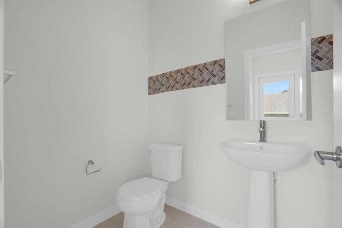 59 D'Arcy Boulevard, Okotoks, AB - Indoor Photo Showing Bathroom