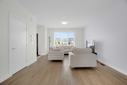 59 D'Arcy Boulevard, Okotoks, AB - Indoor Photo Showing Living Room