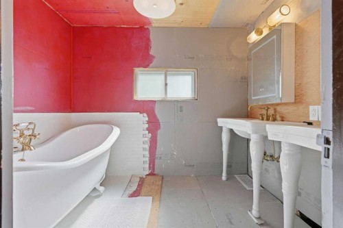 1316 15 Street Nw, Calgary, AB - Indoor Photo Showing Bathroom