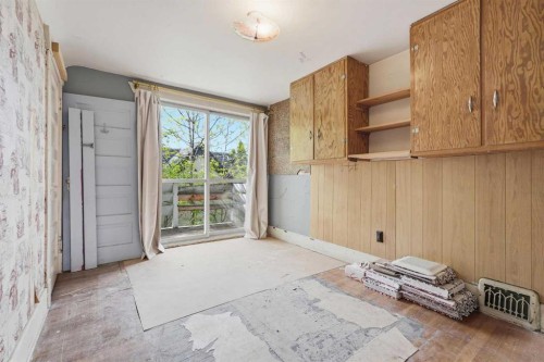1316 15 Street Nw, Calgary, AB - Indoor Photo Showing Other Room