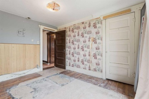 1316 15 Street Nw, Calgary, AB - Indoor Photo Showing Other Room