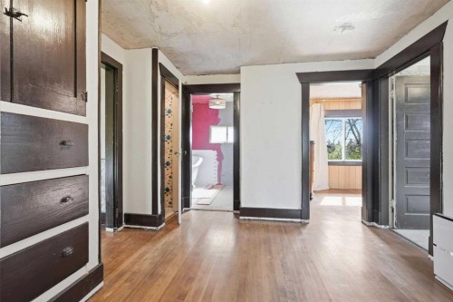 1316 15 Street Nw, Calgary, AB - Indoor Photo Showing Other Room