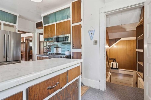 1316 15 Street Nw, Calgary, AB - Indoor Photo Showing Kitchen