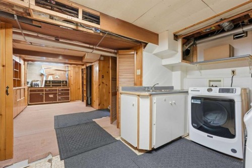 1316 15 Street Nw, Calgary, AB - Indoor Photo Showing Laundry Room