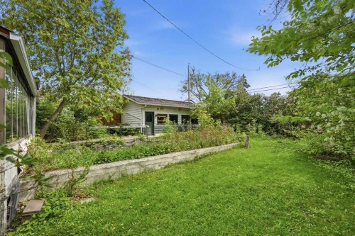 1316 15 Street Nw, Calgary, AB - Outdoor