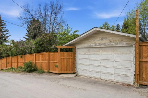 1316 15 Street Nw, Calgary, AB - Outdoor