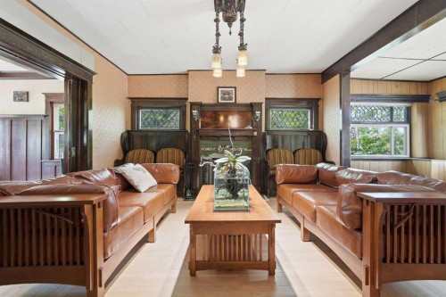 1316 15 Street Nw, Calgary, AB - Indoor Photo Showing Living Room