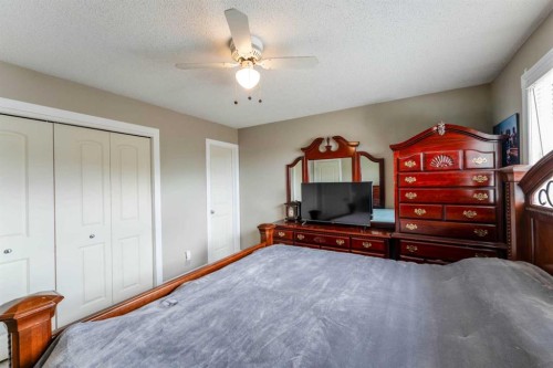115 Maunsell Close Ne, Calgary, AB - Indoor Photo Showing Bedroom