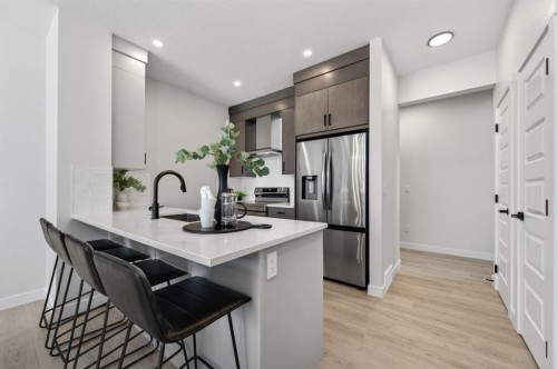 1059 Bayview Crescent, Airdrie, AB - Indoor Photo Showing Kitchen