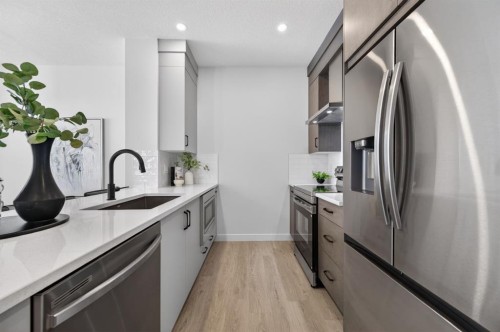 1059 Bayview Crescent, Airdrie, AB - Indoor Photo Showing Kitchen With Upgraded Kitchen