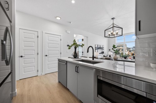 1059 Bayview Crescent, Airdrie, AB - Indoor Photo Showing Kitchen With Upgraded Kitchen