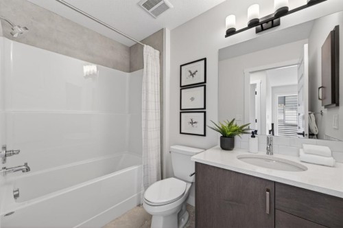 1059 Bayview Crescent, Airdrie, AB - Indoor Photo Showing Bathroom