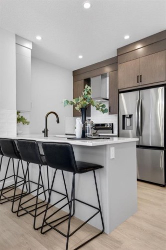 1059 Bayview Crescent, Airdrie, AB - Indoor Photo Showing Kitchen With Upgraded Kitchen