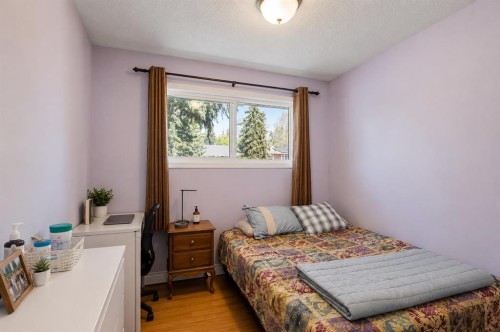 5724 Dalmead Crescent Nw, Calgary, AB - Indoor Photo Showing Bedroom