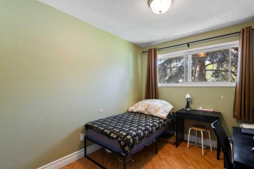 5724 Dalmead Crescent Nw, Calgary, AB - Indoor Photo Showing Bedroom