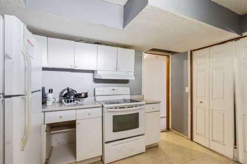 5724 Dalmead Crescent Nw, Calgary, AB - Indoor Photo Showing Kitchen
