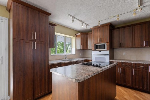 5724 Dalmead Crescent Nw, Calgary, AB - Indoor Photo Showing Kitchen With Double Sink